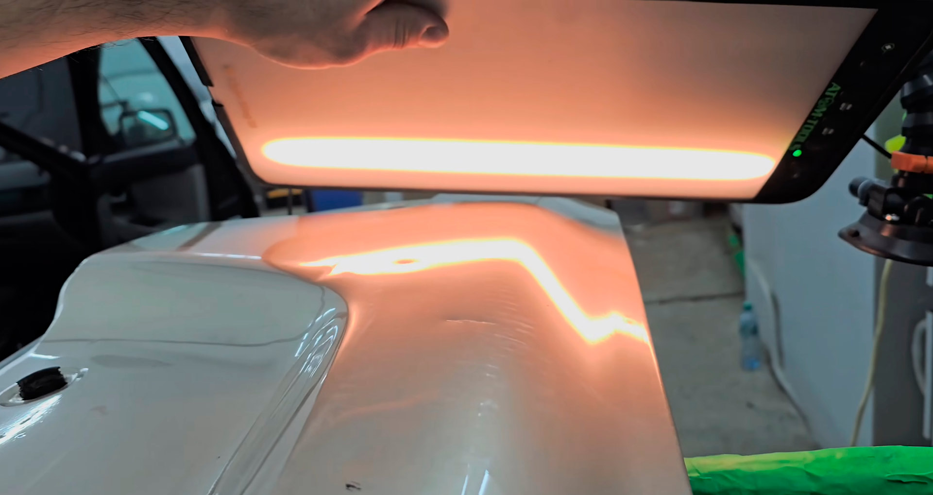 Удаление вмятины на стенде